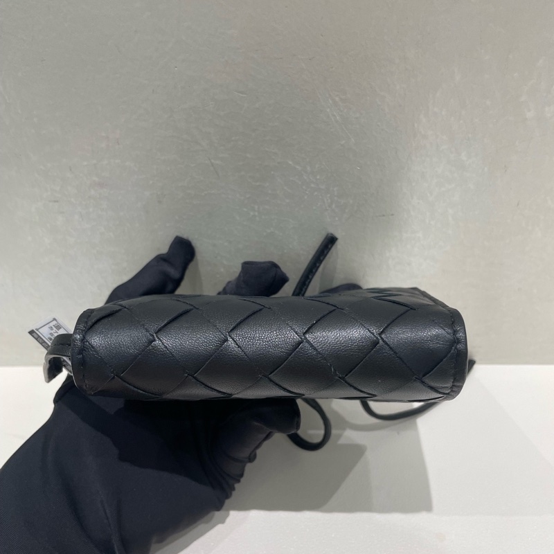 99新 Bottega Veneta BV葆蝶家黑色編織斜挎包 耳機包  尺寸：12*7*4xm 配件：盒子塵袋-8