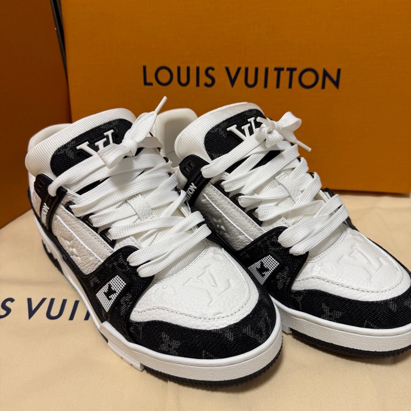 LOUIS VUITTION LV TRAINER SNEAKER 黑白 幾乎是全新 38號24.4-0