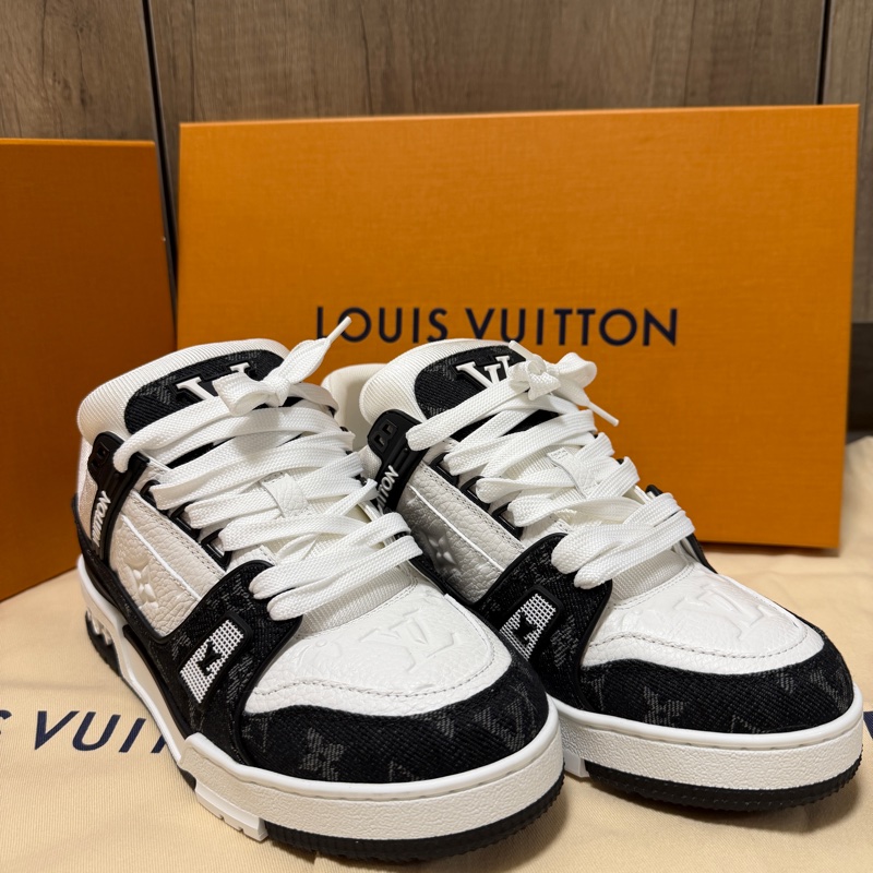 LOUIS VUITTION LV TRAINER SNEAKER 黑白 幾乎是全新 38號24.4-1