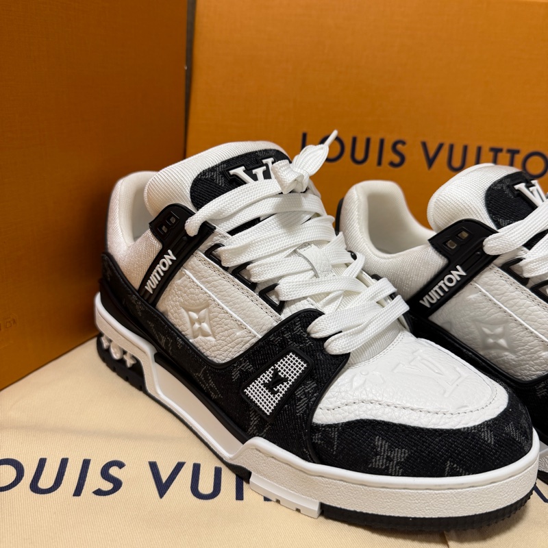 LOUIS VUITTION LV TRAINER SNEAKER 黑白 幾乎是全新 38號24.4-5
