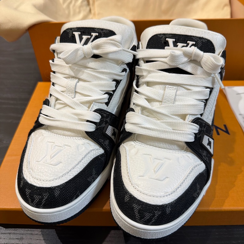 LOUIS VUITTION LV TRAINER SNEAKER 黑白 幾乎是全新 38號24.4-7