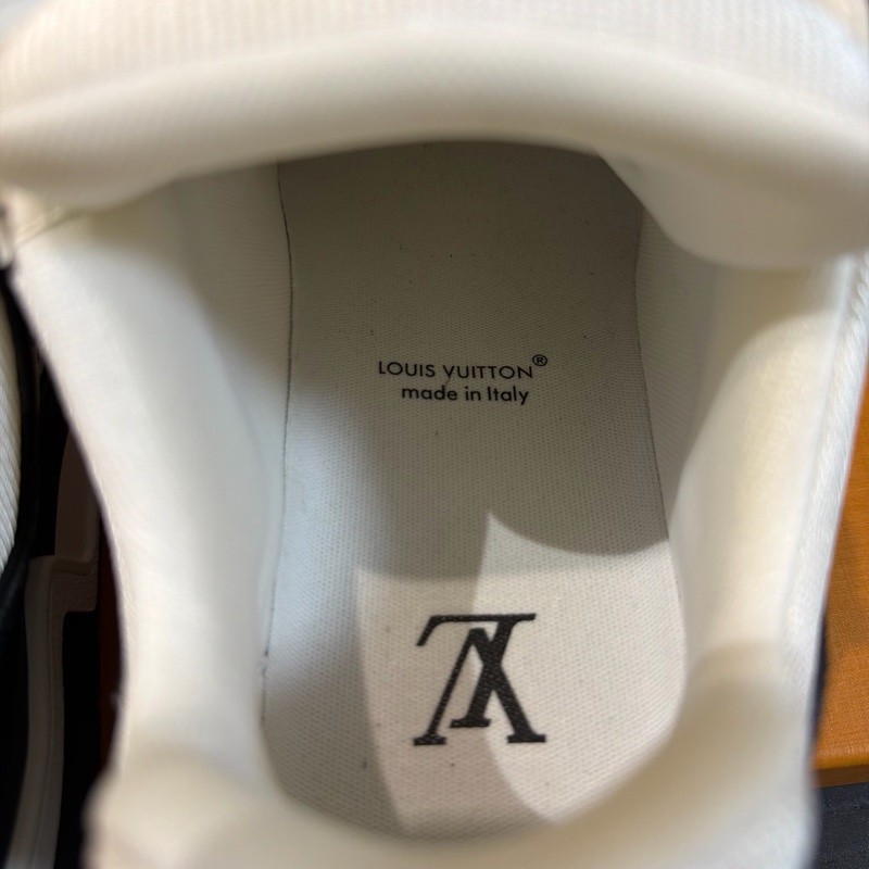 LOUIS VUITTION LV TRAINER SNEAKER 黑白 幾乎是全新 38號24.4-10
