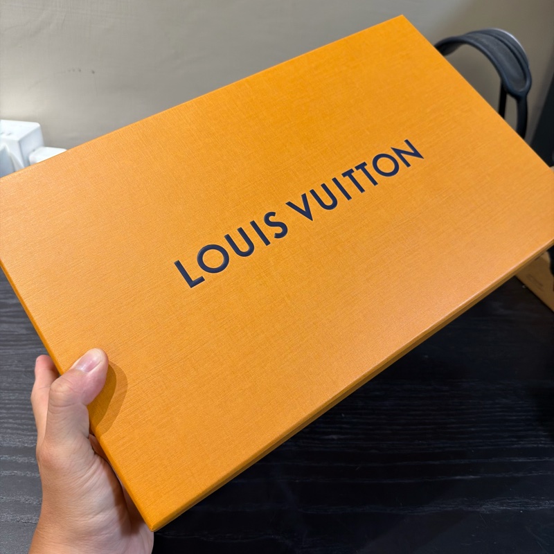 LOUIS VUITTION LV TRAINER SNEAKER 黑白 幾乎是全新 38號24.4-13