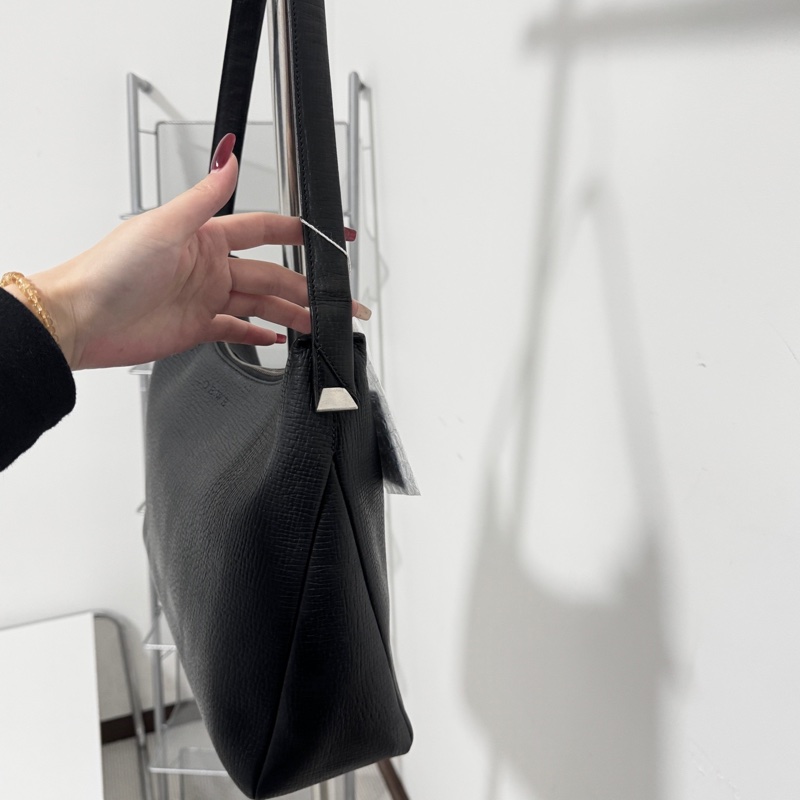 loewe羅意威 黑色hobo腋下包 34x26-3