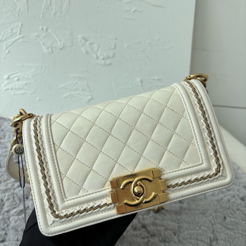 Chanel • Le Boy 20 宮廷限量滾邊鏈條白金羊皮小號-3