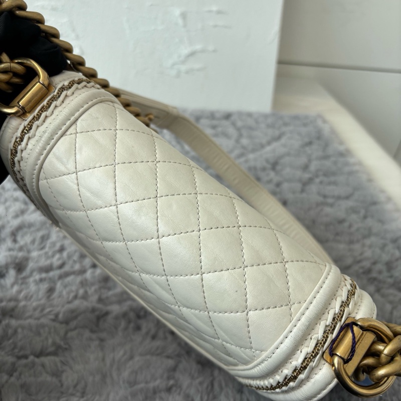 Chanel • Le Boy 20 宮廷限量滾邊鏈條白金羊皮小號-12