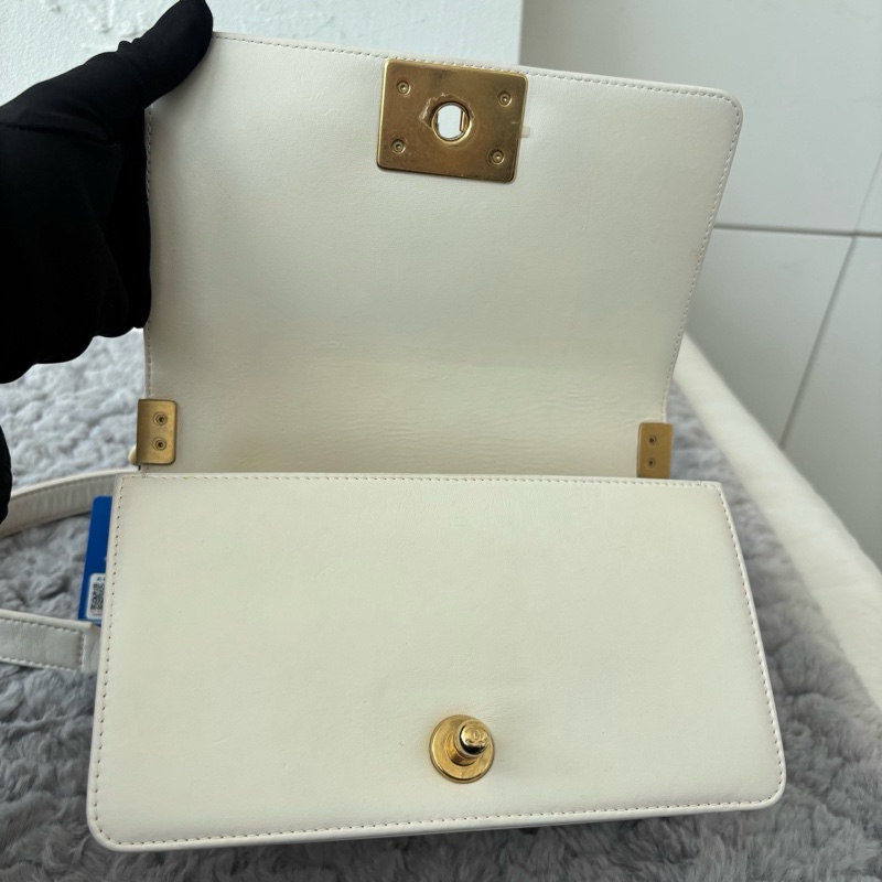 Chanel • Le Boy 20 宮廷限量滾邊鏈條白金羊皮小號-16
