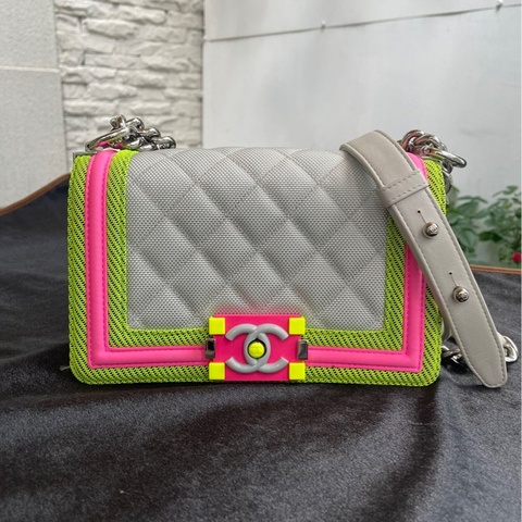 Chanel • Le Boy 20 稀有尼龍大象灰拼粉螢光色 小號