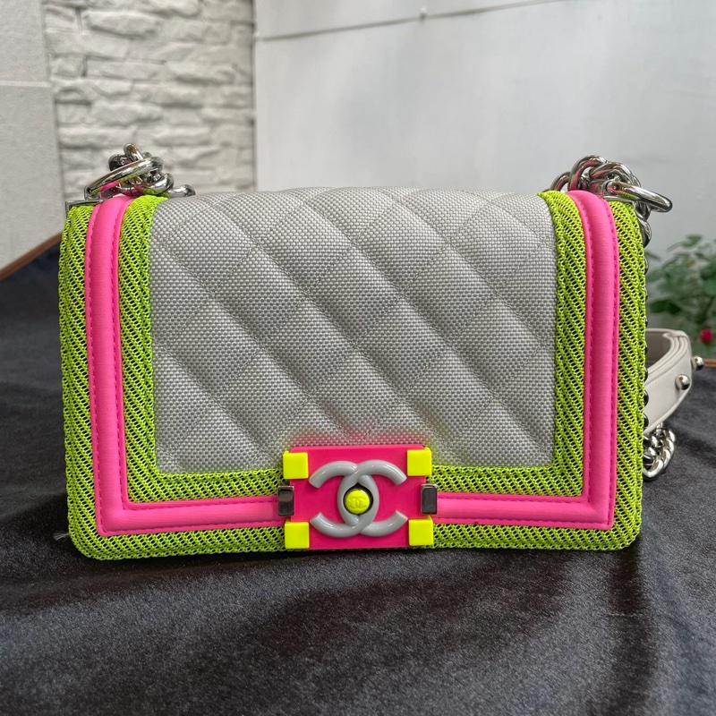 Chanel • Le Boy 20 稀有尼龍大象灰拼粉螢光色 小號-1