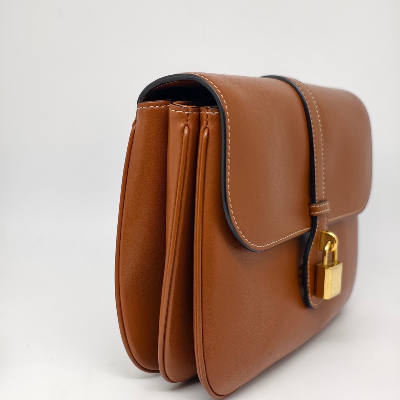 賽琳Celine Tabou焦糖色鎖頭郵差包  尺寸：23×18cm-2