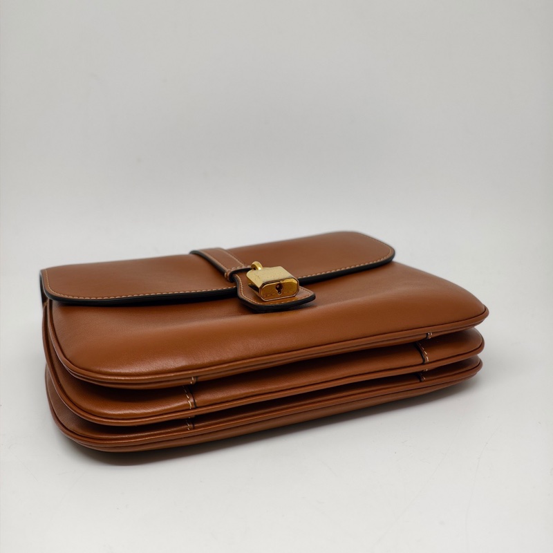 賽琳Celine Tabou焦糖色鎖頭郵差包  尺寸：23×18cm-4