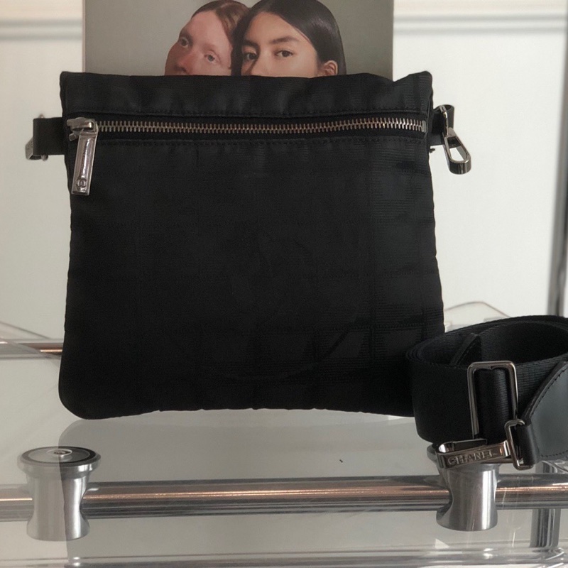 Chanel 香奈兒中古暗紋尼龍帆布斜挎包 男女同款尺寸：22x19cm-0