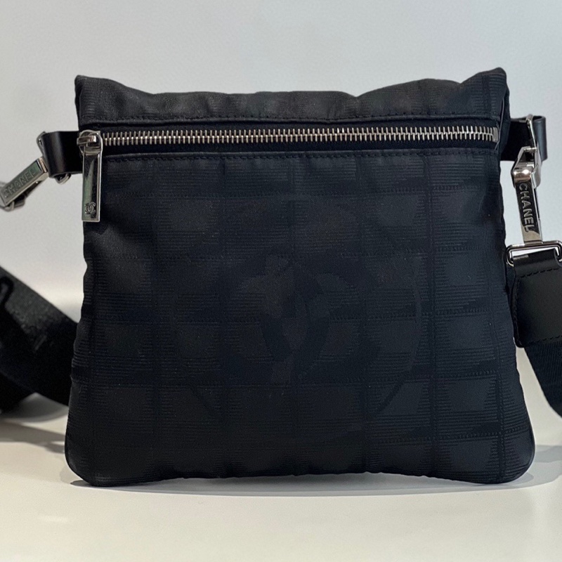 Chanel 香奈兒中古暗紋尼龍帆布斜挎包 男女同款尺寸：22x19cm-1