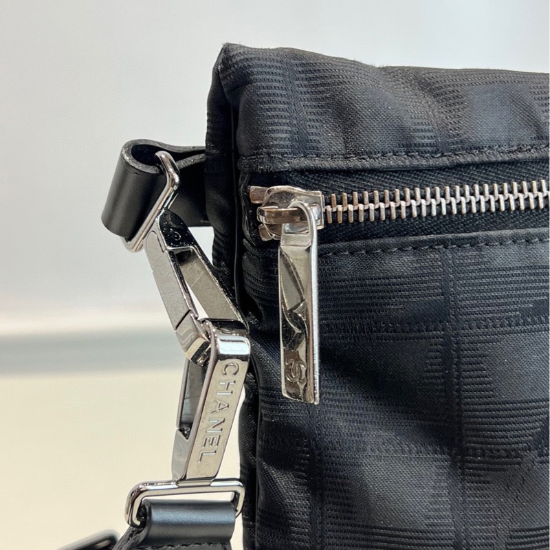 Chanel 香奈兒中古暗紋尼龍帆布斜挎包 男女同款尺寸：22x19cm-2