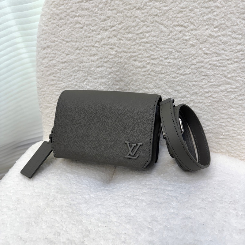 近全新LV 郵差包卡其綠牛皮Aerogram下蓋斜背包M82086-4