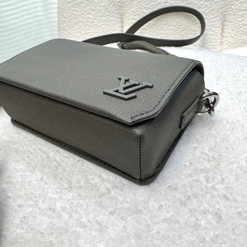 近全新LV 郵差包卡其綠牛皮Aerogram下蓋斜背包M82086-12