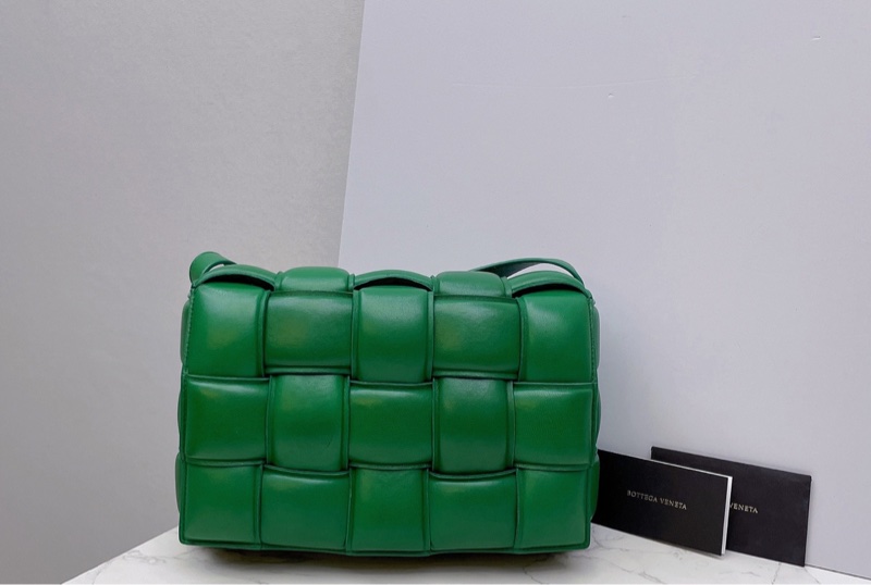 葆蝶家/Bottega Veneta 深綠色五格羊皮 編織枕頭包小方包斜挎包-1