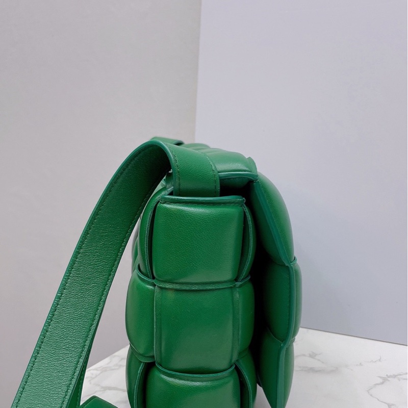 葆蝶家/Bottega Veneta 深綠色五格羊皮 編織枕頭包小方包斜挎包-4