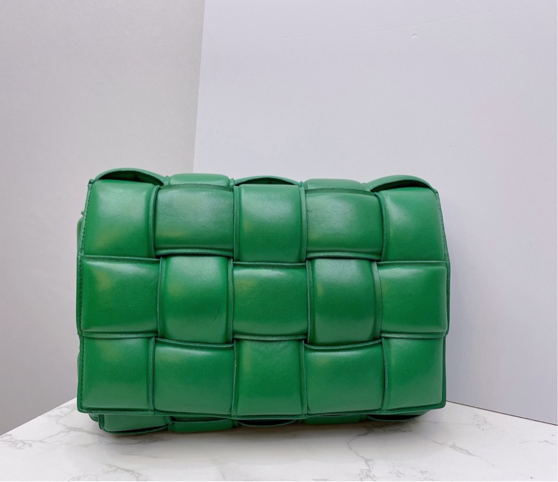 葆蝶家/Bottega Veneta 深綠色五格羊皮 編織枕頭包小方包斜挎包-6