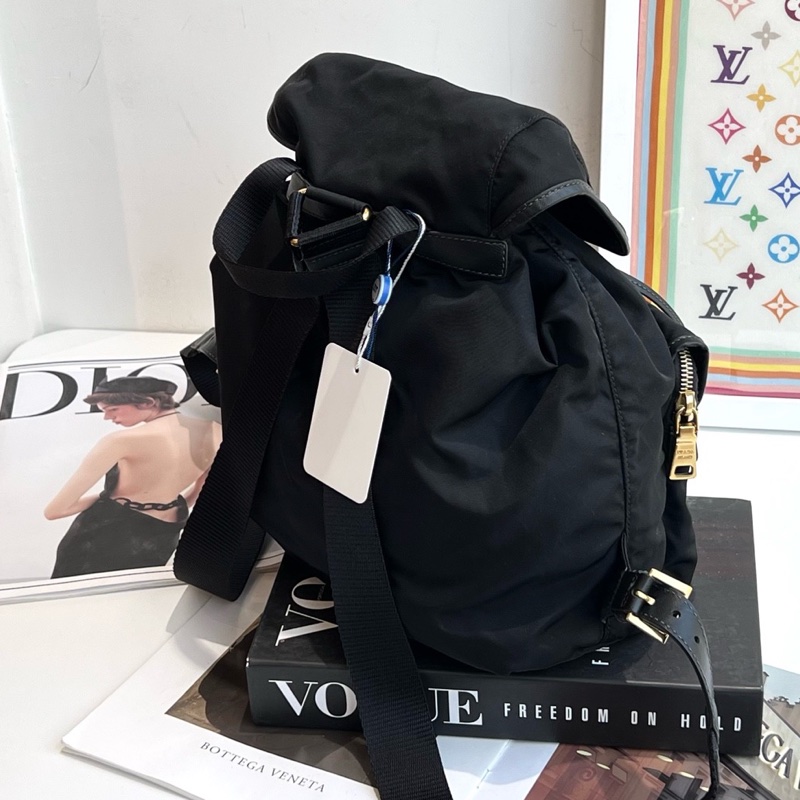 Prada 黑色降落傘尼龍雙肩包 底長27-2