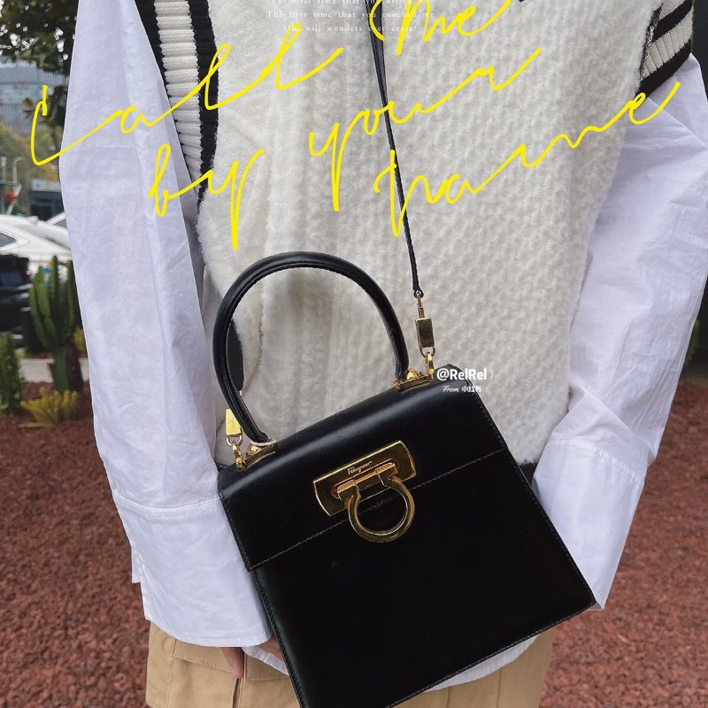 FERRAGAMO 黑色金扣小號 博物館手提斜背包20*18*9 98新配件塵袋-0