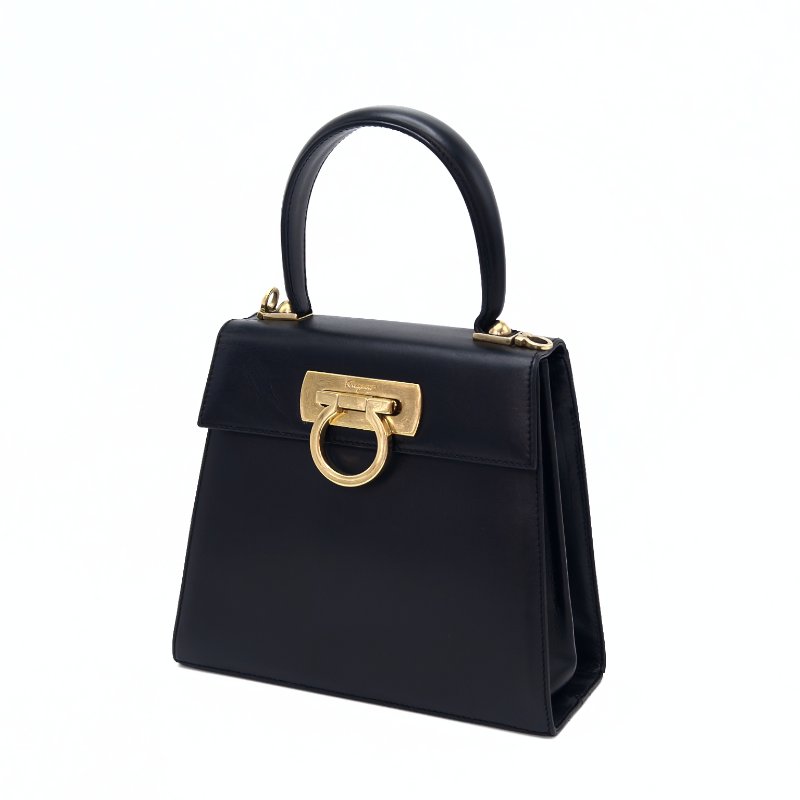 FERRAGAMO 黑色金扣小號 博物館手提斜背包20*18*9 98新配件塵袋-6
