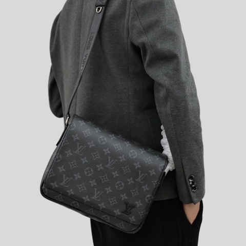 Louis Vuitton 路易威登 LV 黑灰色 Monogram Eclipse 老花 District PM 磁釦翻蓋側背包 斜背包 M46255