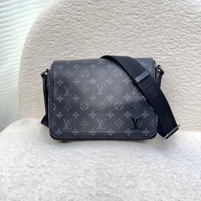 Louis Vuitton 路易威登 LV 黑灰色 Monogram Eclipse 老花 District PM 磁釦翻蓋側背包 斜背包 M46255-4