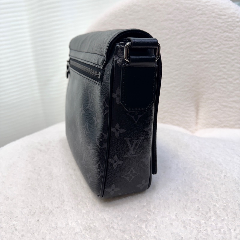Louis Vuitton 路易威登 LV 黑灰色 Monogram Eclipse 老花 District PM 磁釦翻蓋側背包 斜背包 M46255-7