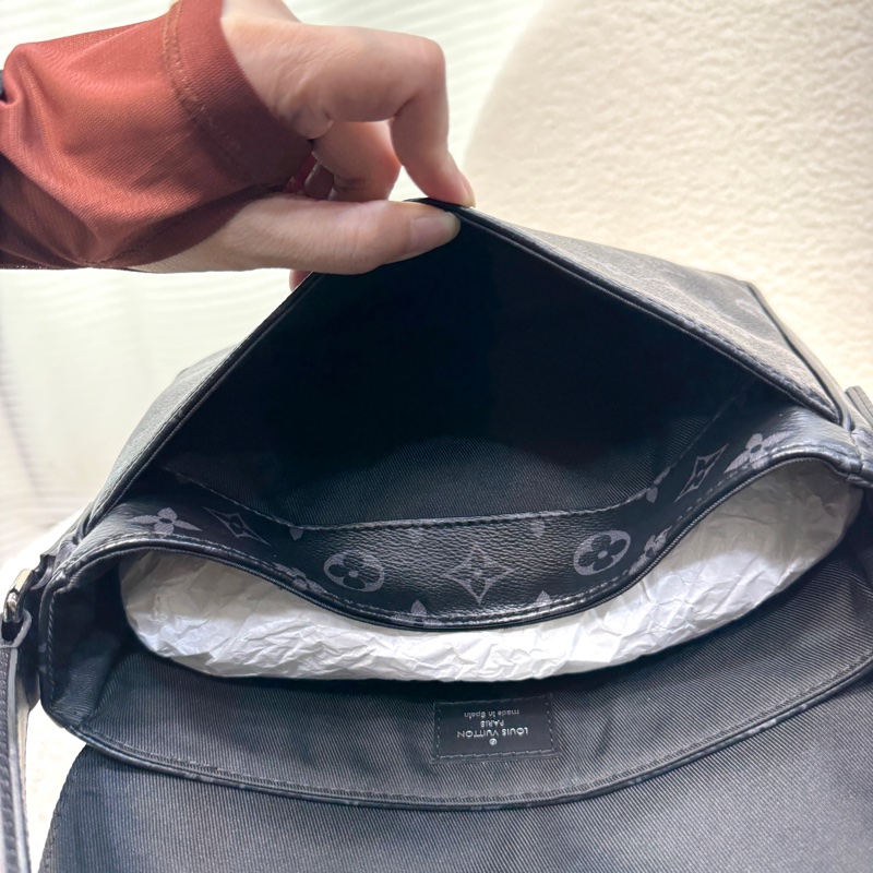 Louis Vuitton 路易威登 LV 黑灰色 Monogram Eclipse 老花 District PM 磁釦翻蓋側背包 斜背包 M46255-10