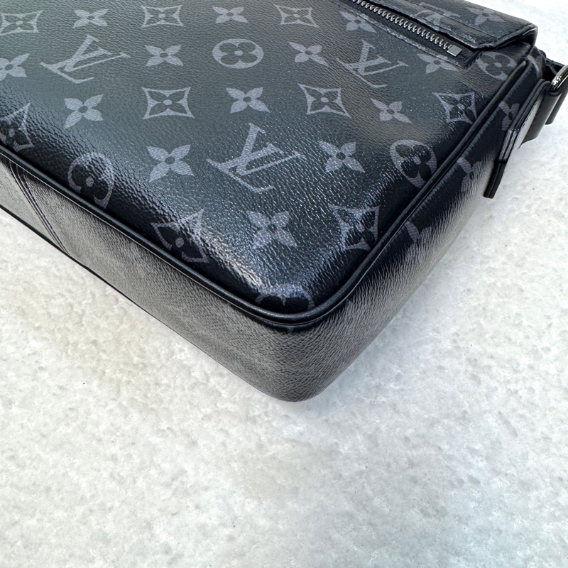 Louis Vuitton 路易威登 LV 黑灰色 Monogram Eclipse 老花 District PM 磁釦翻蓋側背包 斜背包 M46255-13