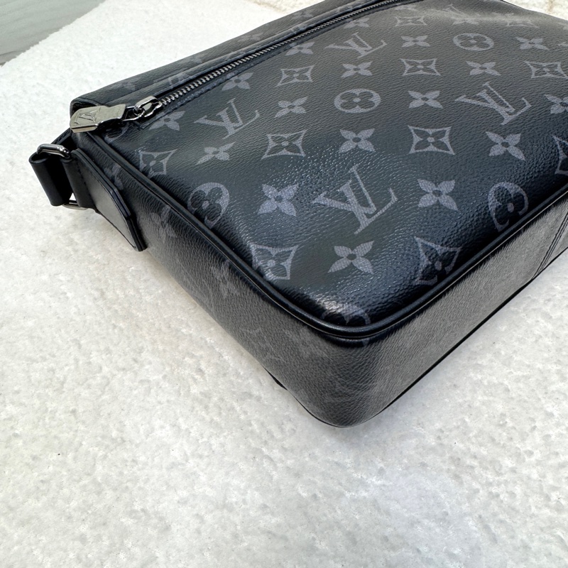 Louis Vuitton 路易威登 LV 黑灰色 Monogram Eclipse 老花 District PM 磁釦翻蓋側背包 斜背包 M46255-14