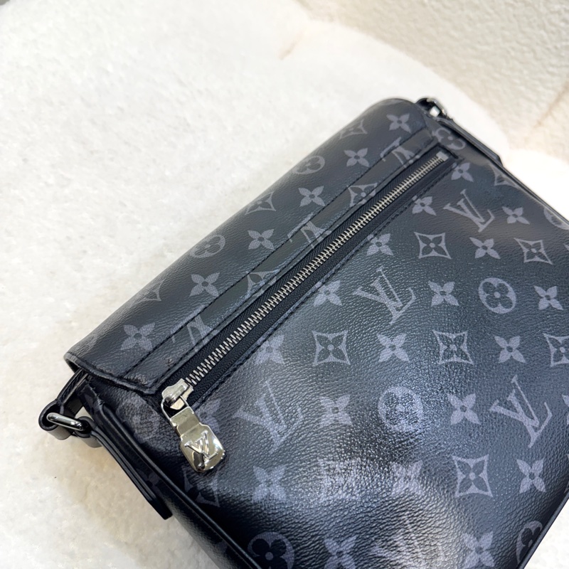 Louis Vuitton 路易威登 LV 黑灰色 Monogram Eclipse 老花 District PM 磁釦翻蓋側背包 斜背包 M46255-15