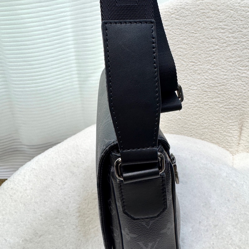 Louis Vuitton 路易威登 LV 黑灰色 Monogram Eclipse 老花 District PM 磁釦翻蓋側背包 斜背包 M46255-16