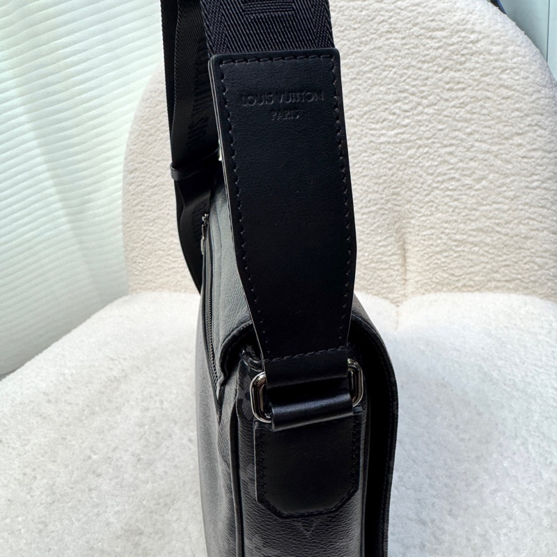 Louis Vuitton 路易威登 LV 黑灰色 Monogram Eclipse 老花 District PM 磁釦翻蓋側背包 斜背包 M46255-17
