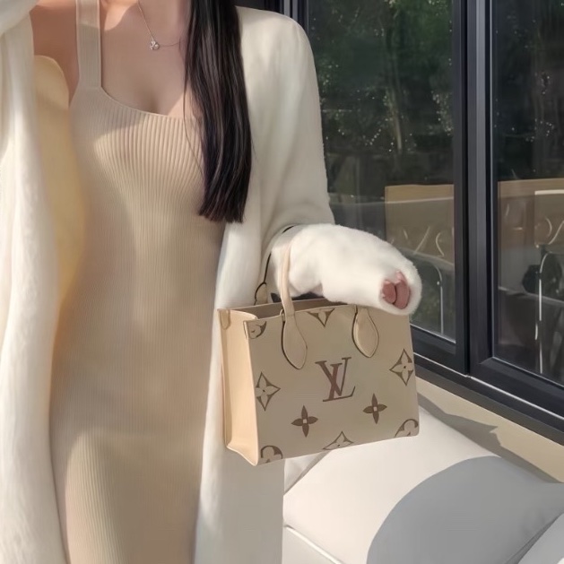 Louis Vuitton 路易威登 小號白色onthego 芯片 底長25-0