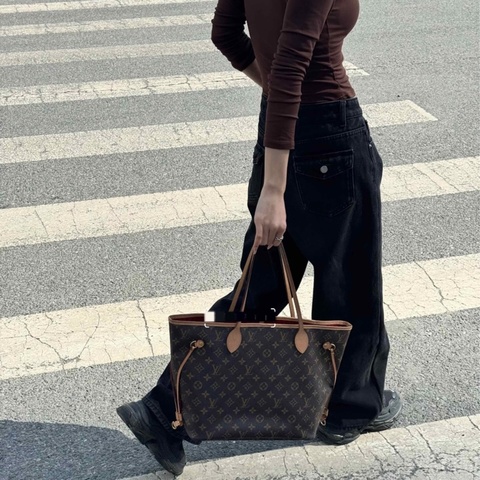 Louis Vuitton路易威登 nf中號 19s 底長32。