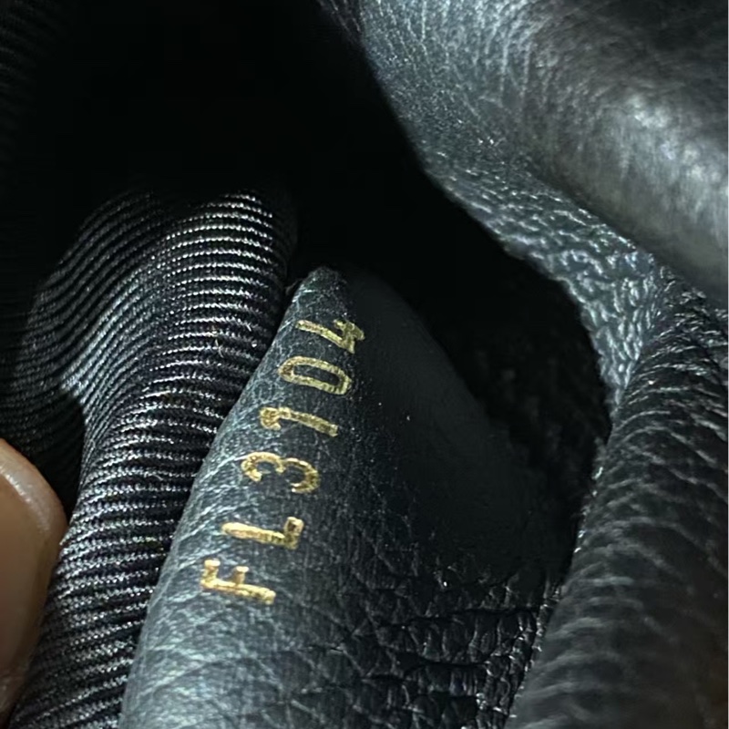 Louis Vuitton 路易威登 lockme全皮黑色 14s-6