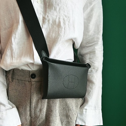 經典百搭 愛馬仕Hermès Videpoches 黑色Togo皮帆布背袋肩背包 H084283 簡約隨性靜奢美學 🖤