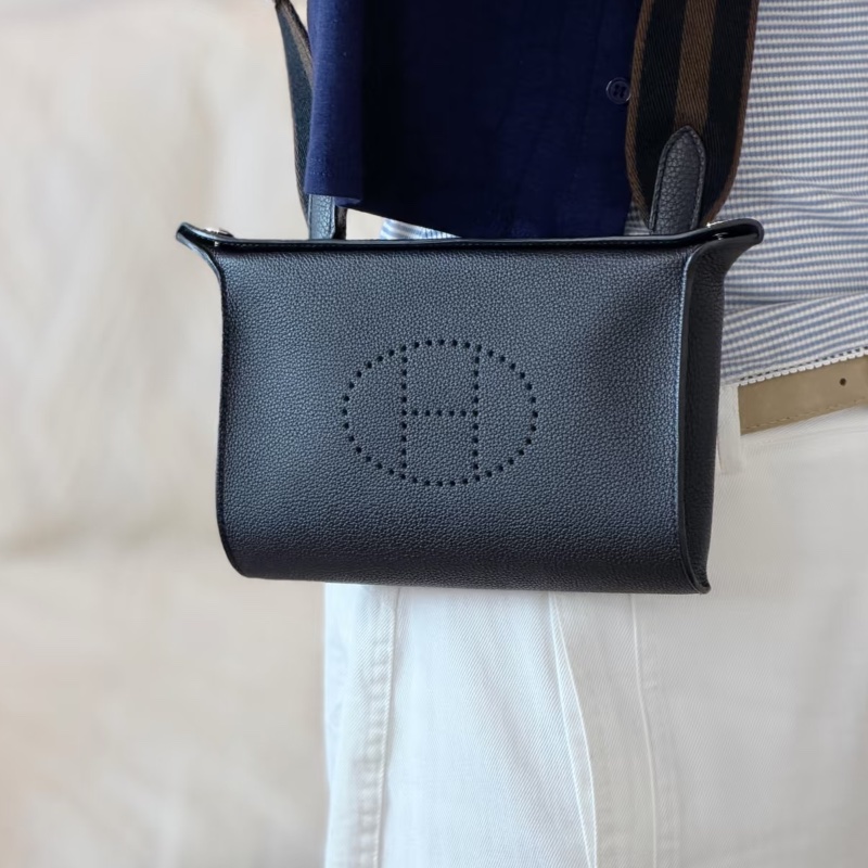 經典百搭 愛馬仕Hermès Videpoches 黑色Togo皮帆布背袋肩背包 H084283 簡約隨性靜奢美學 🖤-4
