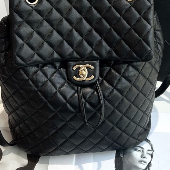 CHANEL 香奈兒 黑金羊皮薩爾茨堡雙肩包 23開 底長24-8