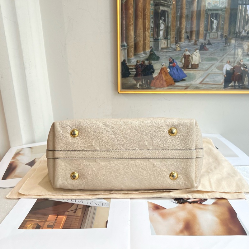 Louis Vuitton 路易威登 全皮奶昔白小號carryall 無子包 芯片-4