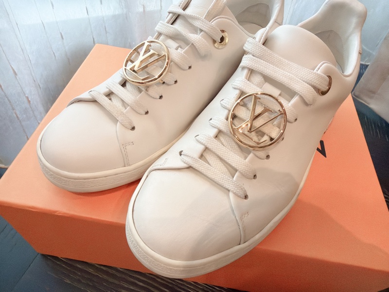 二手精品自賣❤️LV金屬釦Logo經典款小白鞋.休閒鞋👟35號-0