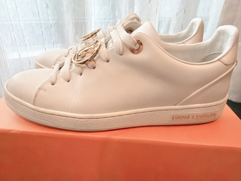 二手精品自賣❤️LV金屬釦Logo經典款小白鞋.休閒鞋👟35號-1