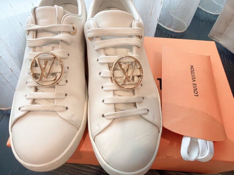二手精品自賣❤️LV金屬釦Logo經典款小白鞋.休閒鞋👟35號-4