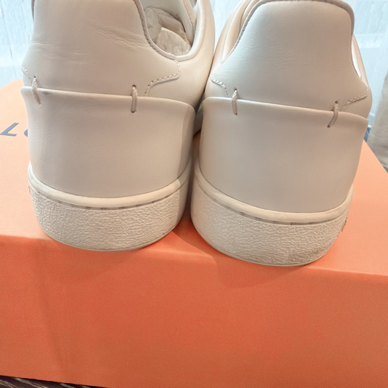 二手精品自賣❤️LV金屬釦Logo經典款小白鞋.休閒鞋👟35號-11