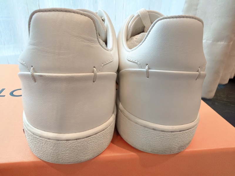 二手精品自賣❤️LV金屬釦Logo經典款小白鞋.休閒鞋👟35號-12