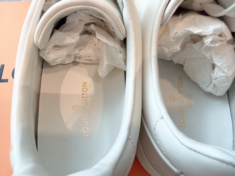 二手精品自賣❤️LV金屬釦Logo經典款小白鞋.休閒鞋👟35號-13
