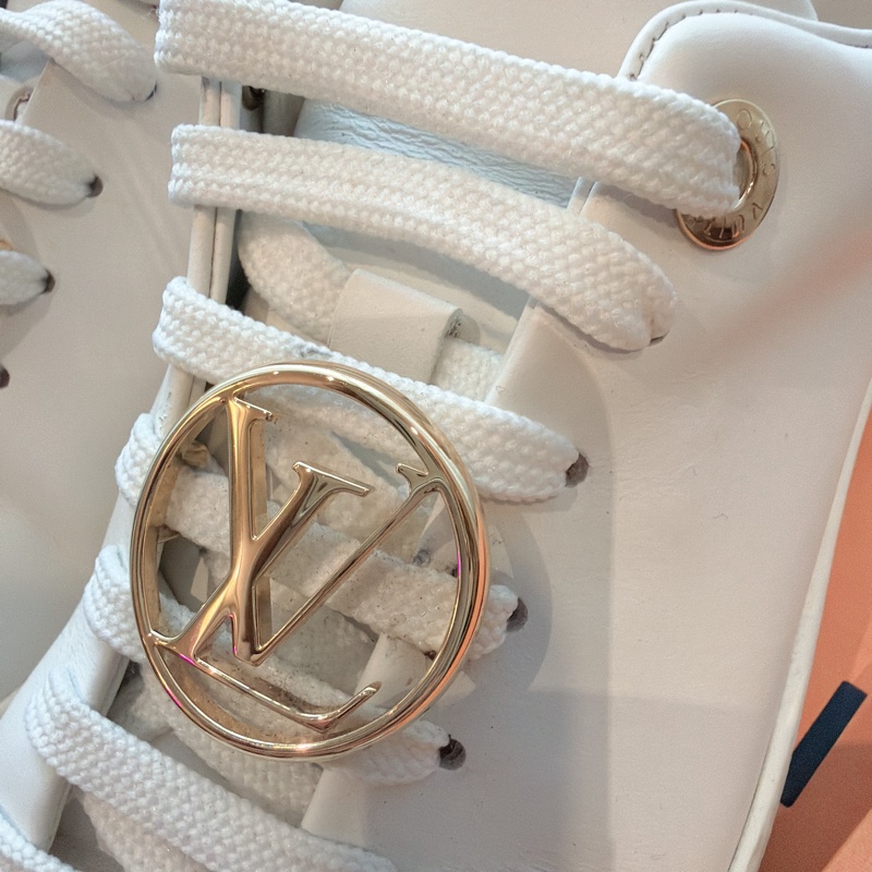 二手精品自賣❤️LV金屬釦Logo經典款小白鞋.休閒鞋👟35號-19