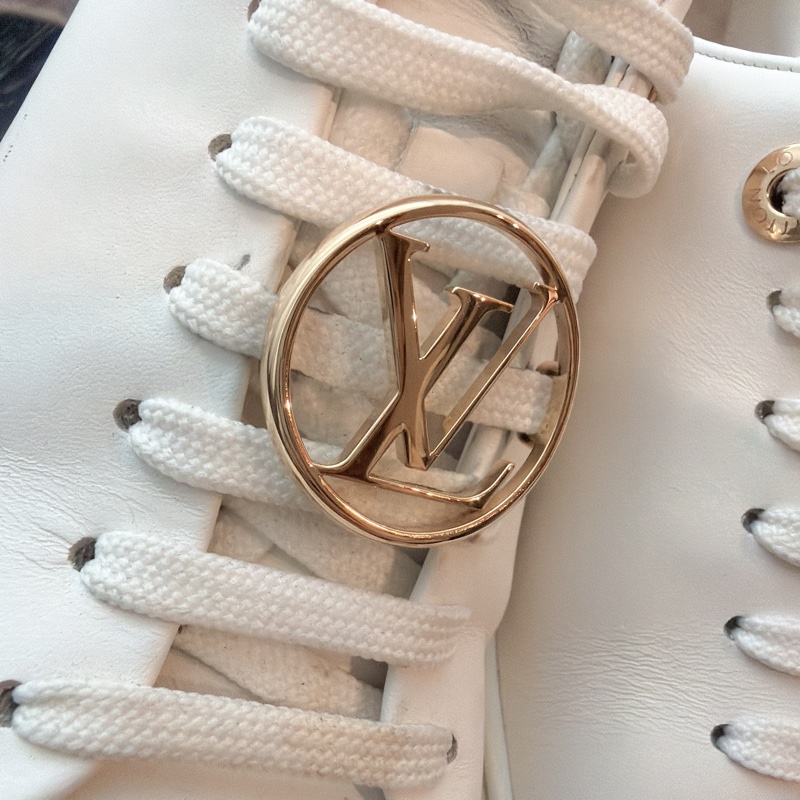 二手精品自賣❤️LV金屬釦Logo經典款小白鞋.休閒鞋👟35號-20